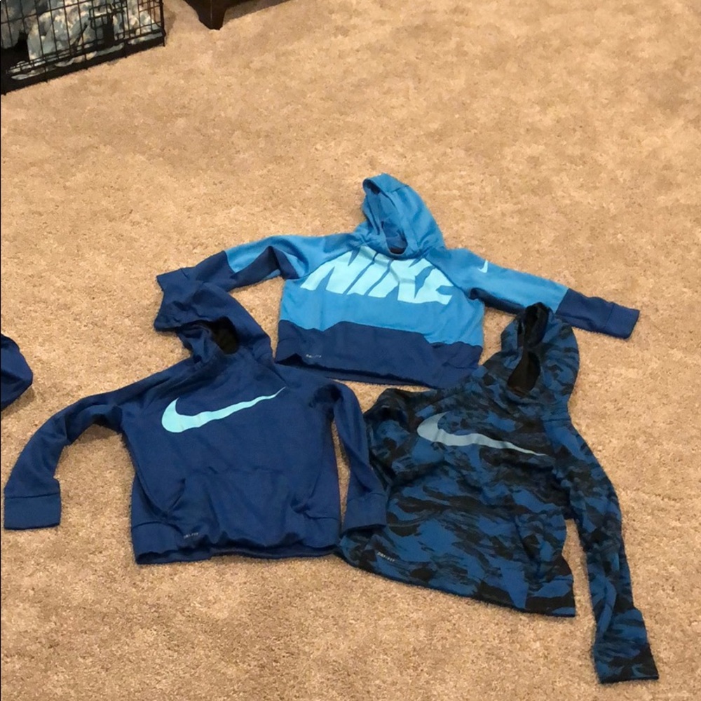 Nike sweatshirts size medium